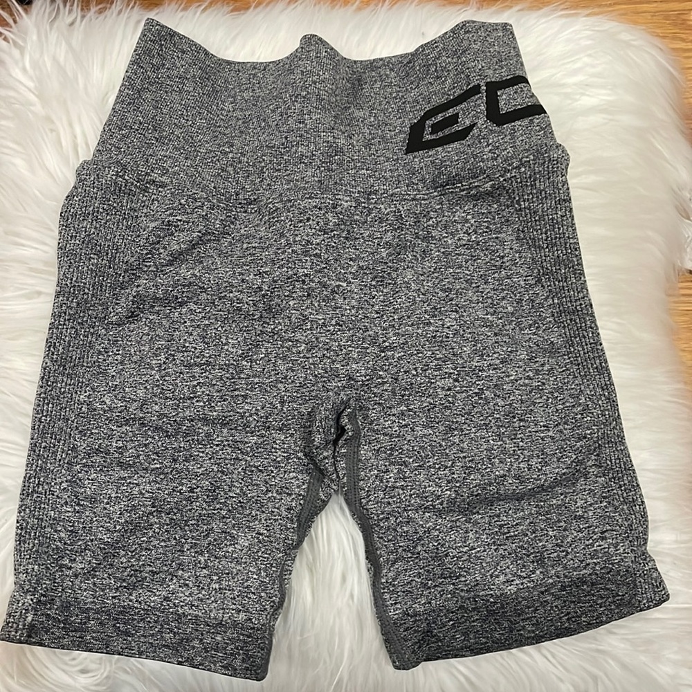 ECHT SCRUNCH SHORTS🖤